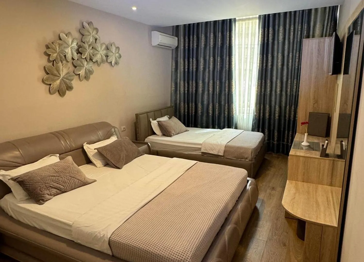 ***  Park Hotel Tirana Yzberish Albania