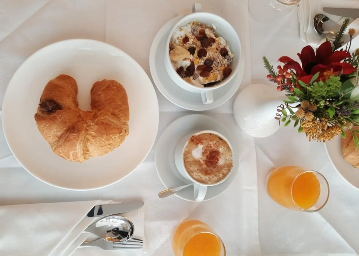 Park Hotel Tirana Yzberish