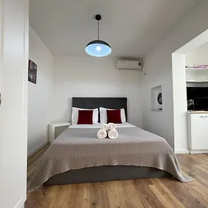 Central Studio Apartments Aparthotel